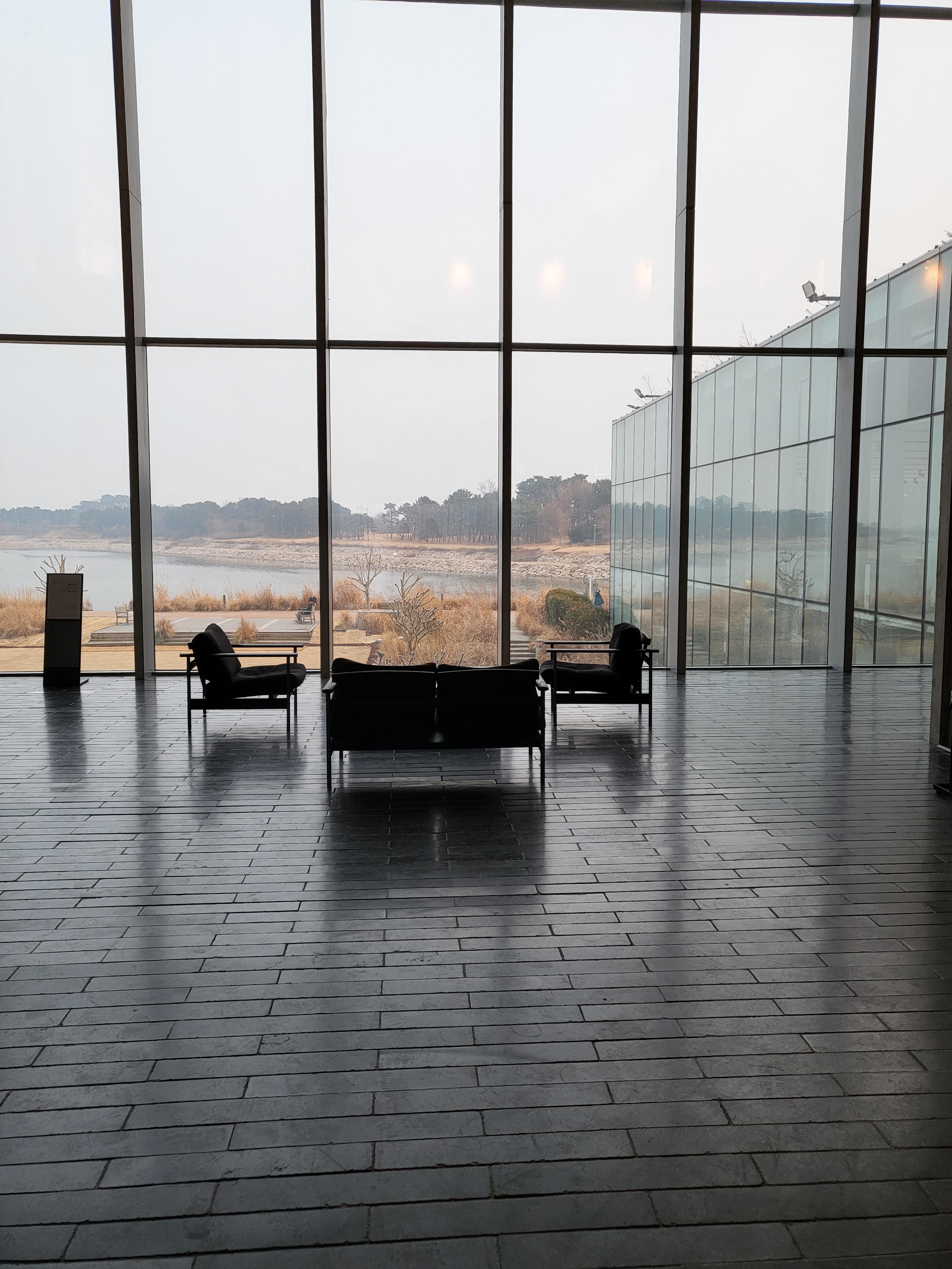 네스트호텔로비