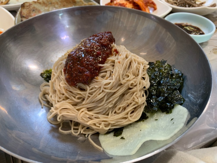 이맛에 살지 연꽃과 연잎 가득한 곳에 있는 연잎막국수, 연잎밥정식, 연잎토종닭 백숙 춘천 맛집 추천