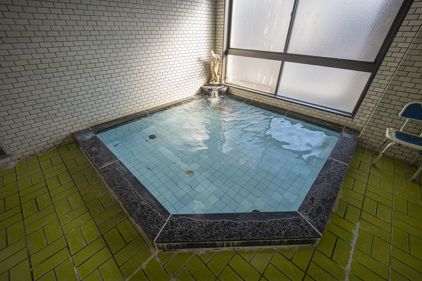 Original source photograph 22 for Osaka and Kansai Hotels: 36 Stay and Bathing Records, Plus 8 Official Introductions