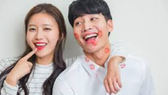 성관계가 노화를 늦춘다고? 과학으로 입증된 항노화 효과와 그 이유