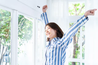 아침에 개운하게 기지개를 펴면서 일어난다