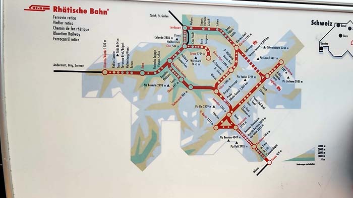 베르니나 익스프레스 객실 테이블의 유네스코 노선도-아미와 함께 손가락으로 짚어본 우리의 여정