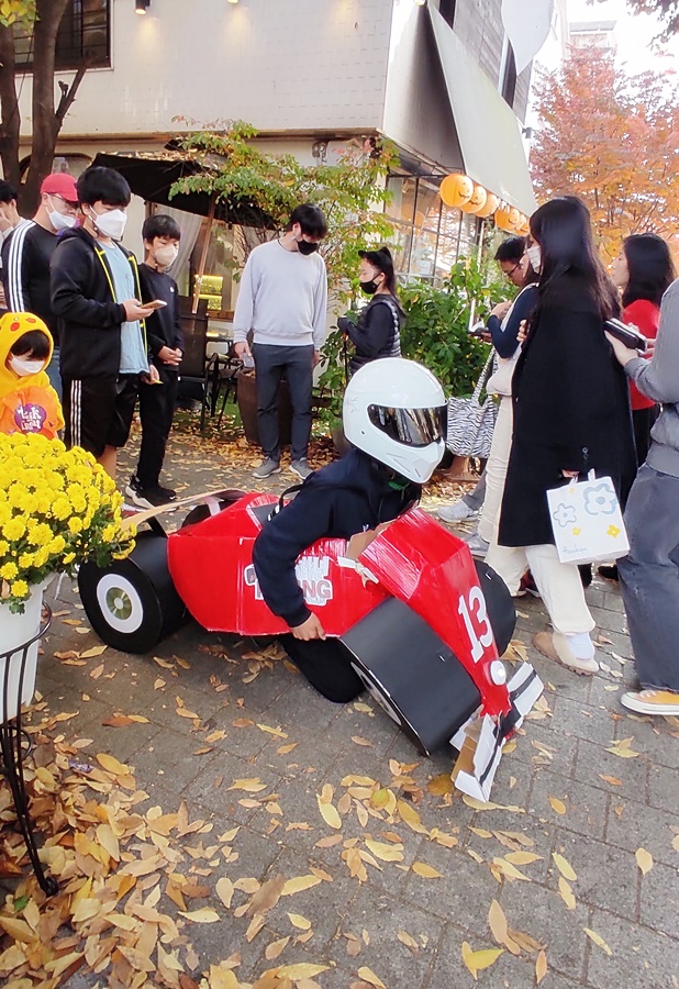 인싸체질의 자동차 코스튬