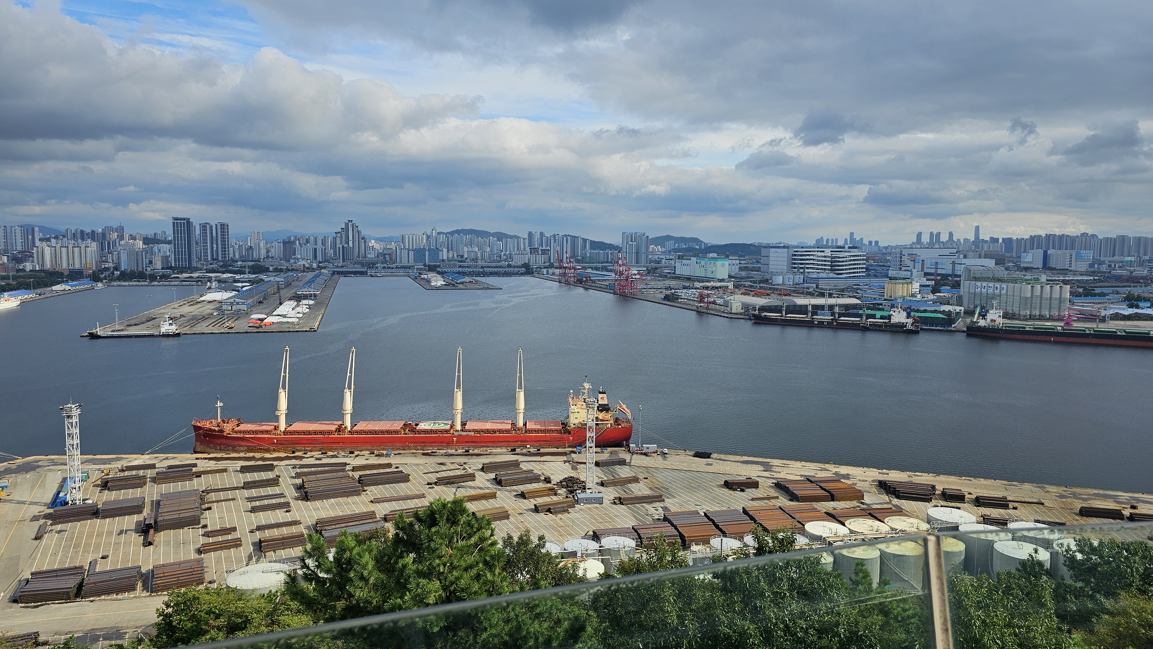  월미전망대에서 바라보는 인천부두 