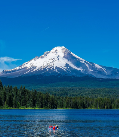 아름다운 풍경을 자랑하는 후드 산의 사진