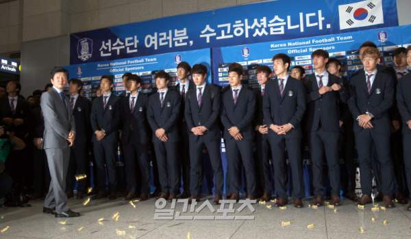 홍명보호 귀국 행사 취소 및 조별리그 탈락 사태 심층 분석: 한국 축구의 시스템적 붕괴와 향후 과제