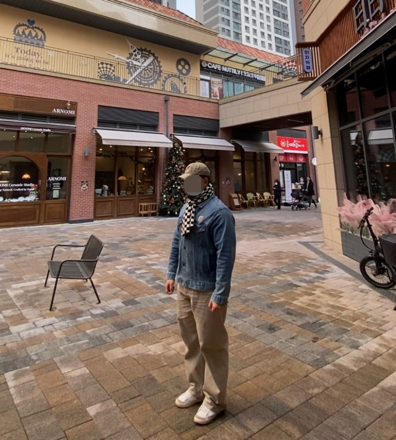 데일리룩('25. 12. 17.)폴로 더블알엘 가먼트다잉 트윌볼캡, 더매드니스 체커보드 머플러, 칼하트 빈티지 청자켓, 무신사스탠다드 가먼트다잉 데님팬츠, 나이키 블레이저로우 77