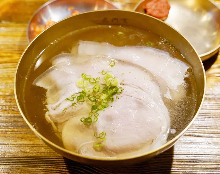 깊은 육수 맛! 돼지곰탕 맛집 BEST