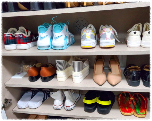 무좀 세균 관리가 잘된 신발장의 모습 이미지