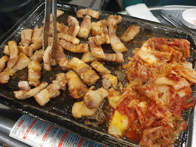 마포 합정동 삼겹살 '신김치생삼겹살'