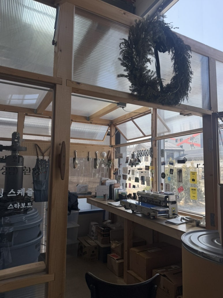 칠성조선소 카페 1층