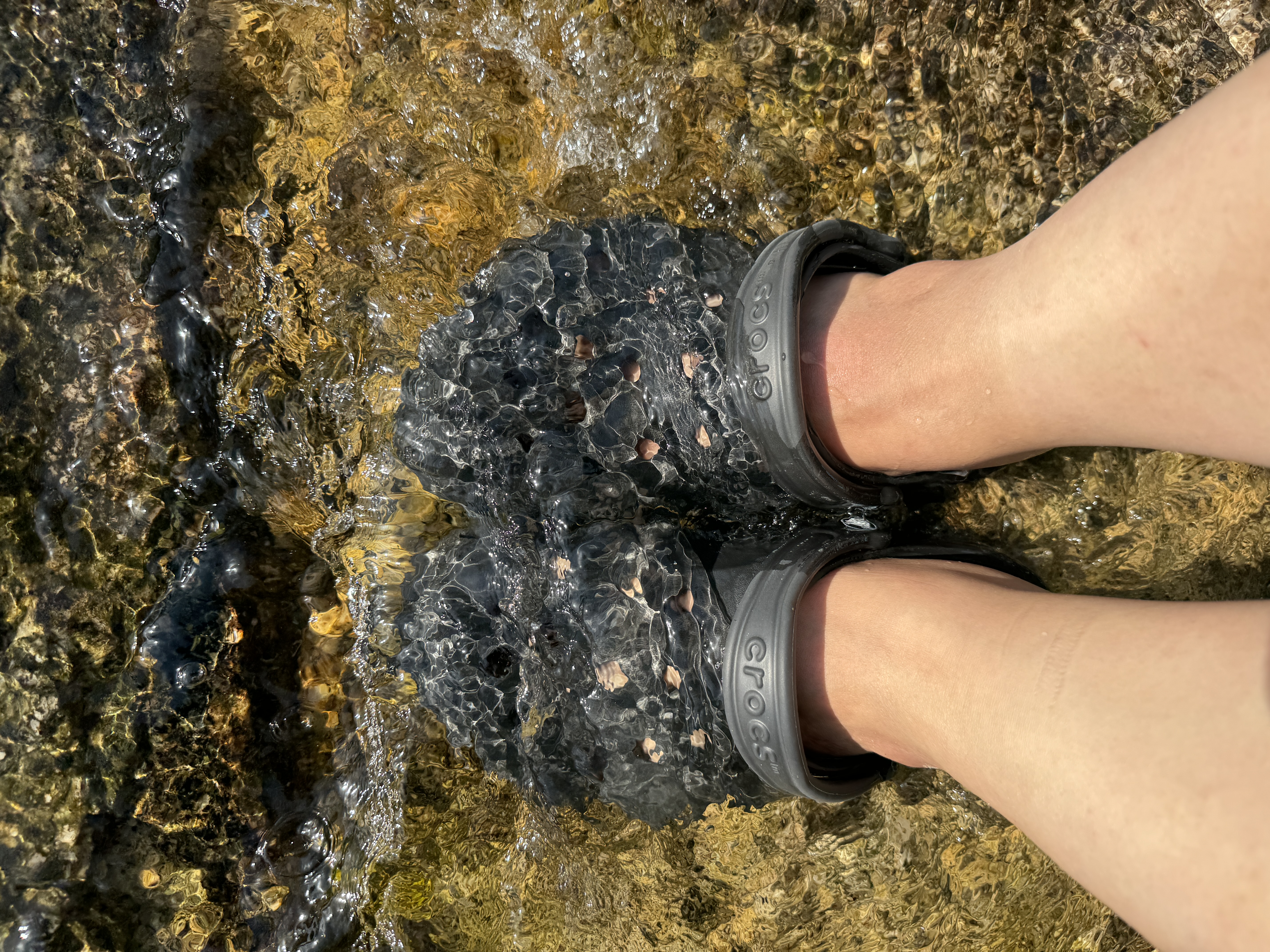 무수골계곡-맑은물-발을담근사진