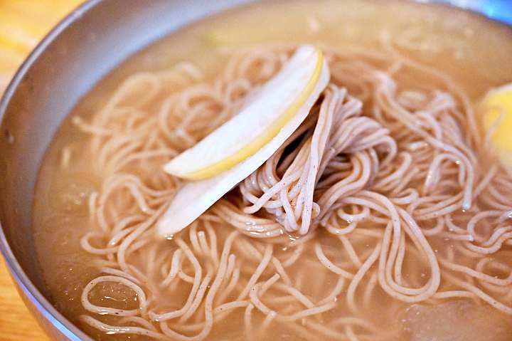 식객 허영만 백반기행 박은영 편 메밀칼국수 메밀밥 봄동 겉절이 메밀 새우 교자 만두 관악 신림 맛집 소개