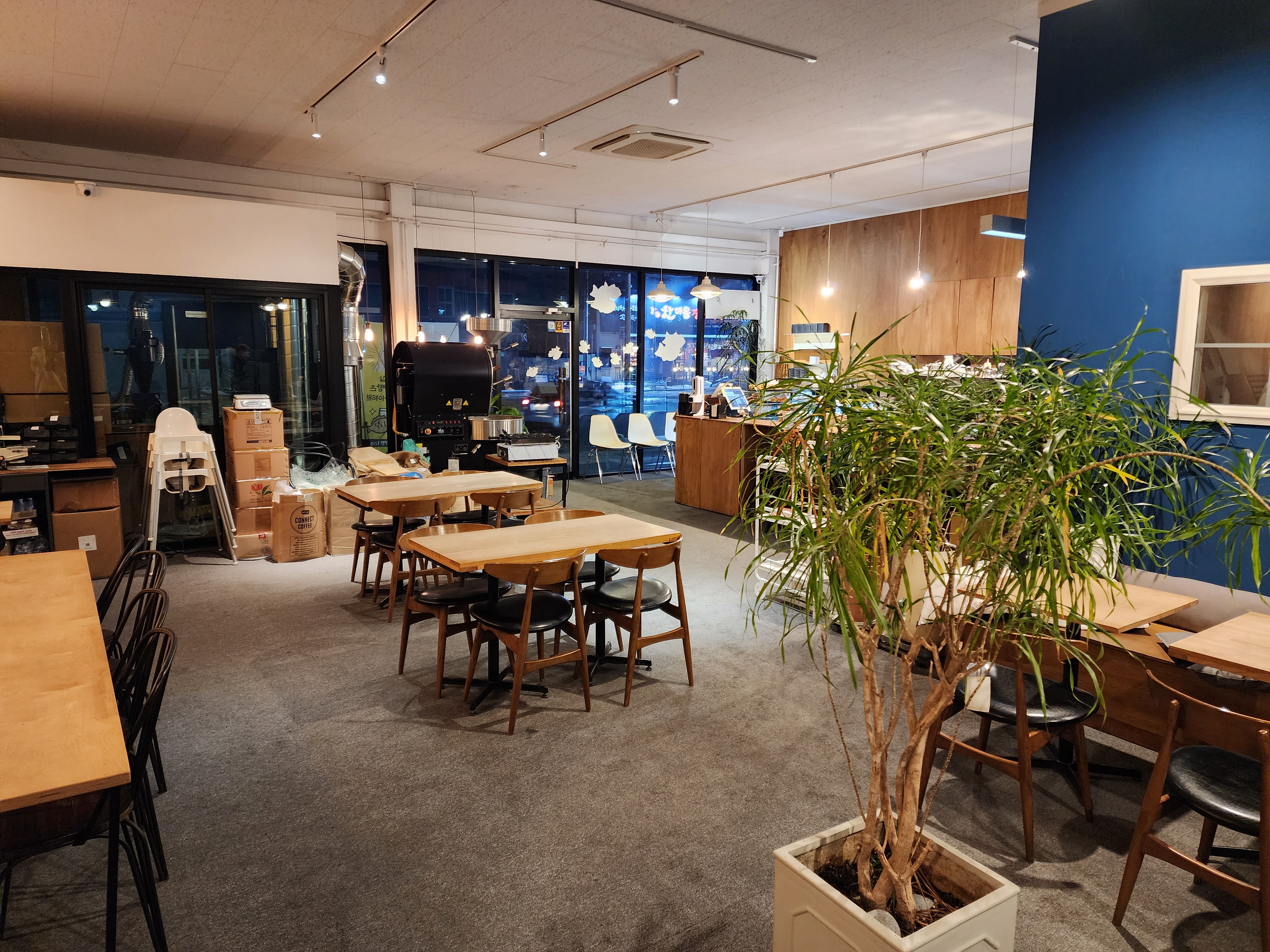 카페 오늘 내부