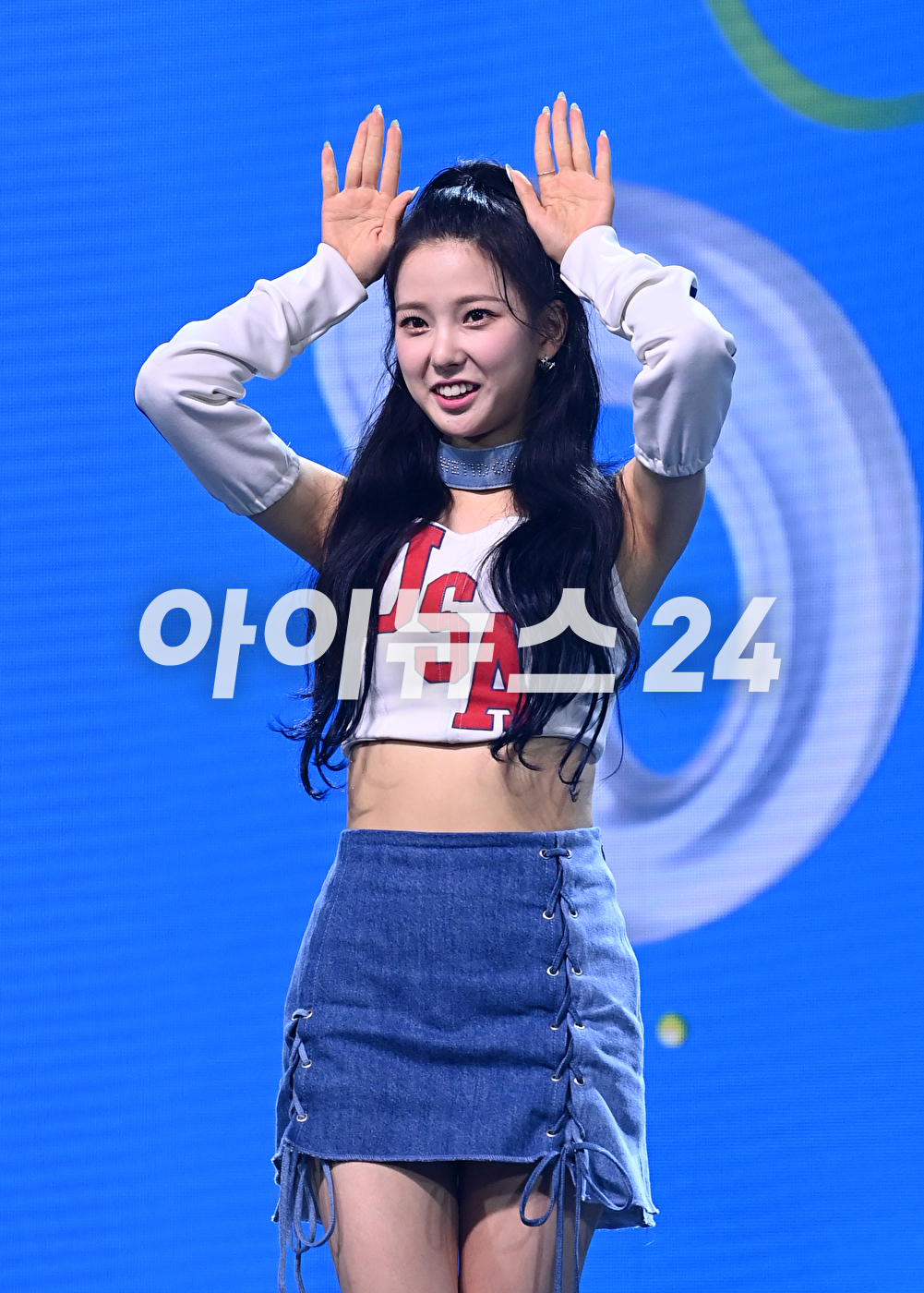 그룹 케플러 최유진이 20일 오후 서울 광진구 광장동 예스24라이브홀에서 열린 두 번째 미니앨범 &#39;DOUBLAST&#39; 발매 기념 쇼케이스에 참석해 공연을 하고 있다. [사진=김성진 기자]
