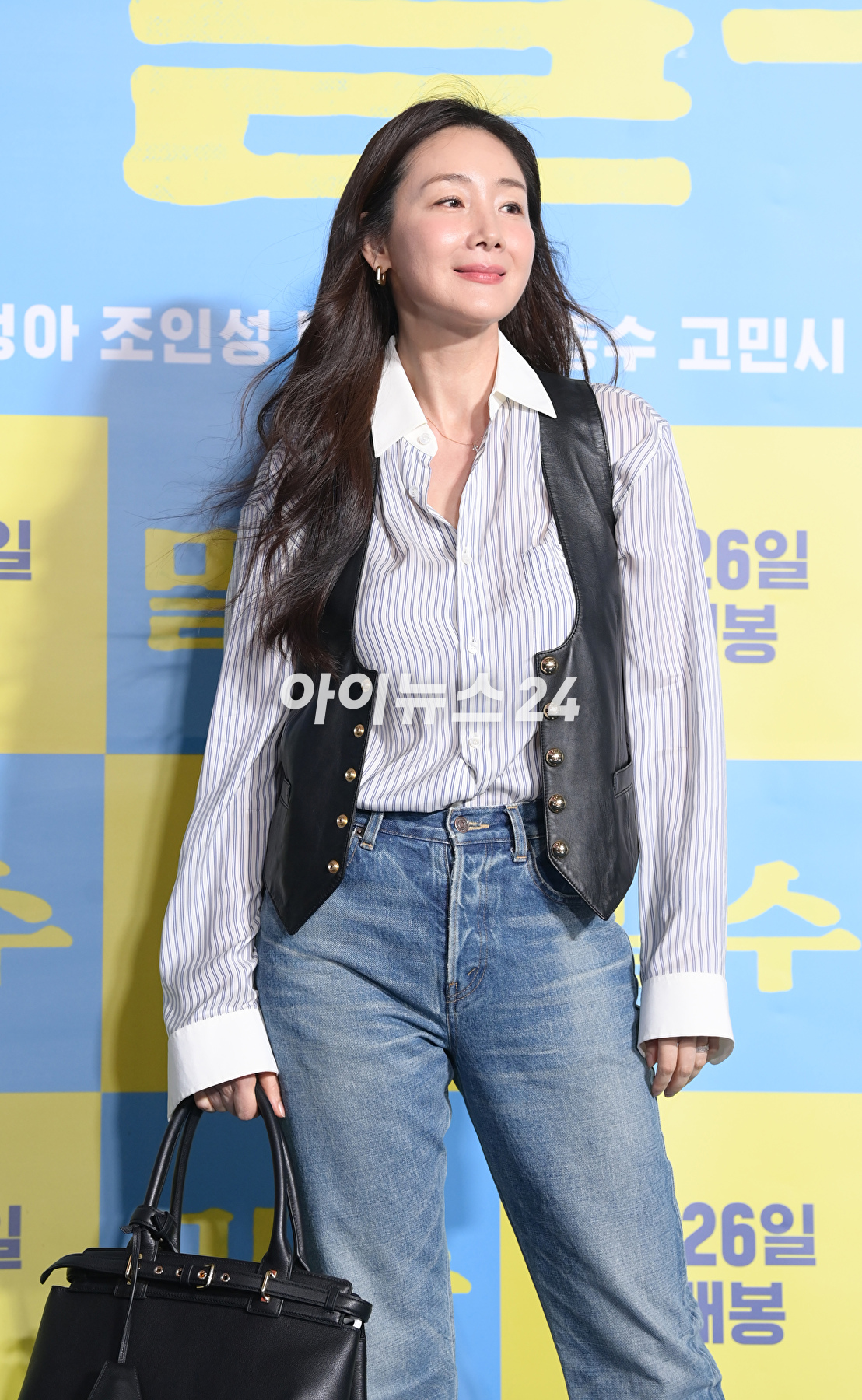 '육아 퇴근하고 온 지우히메' 배우 최지우가 20일 오후 서울 강남구 삼성동 메가박스 코엑스에서 열린 영화 '밀수'(감독 류승완) VIP 시사회에 참석하고 있다. [사진=정소희 기자]