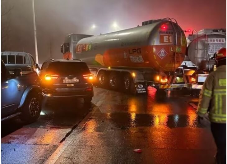 자유로-추돌사고