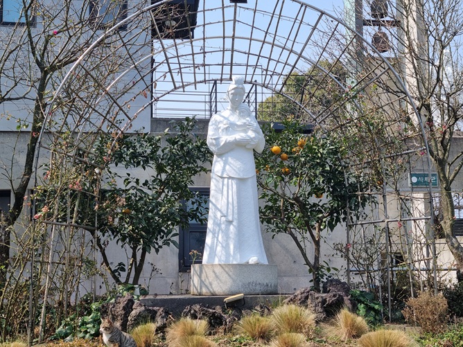 제주 연동성당 성모자상