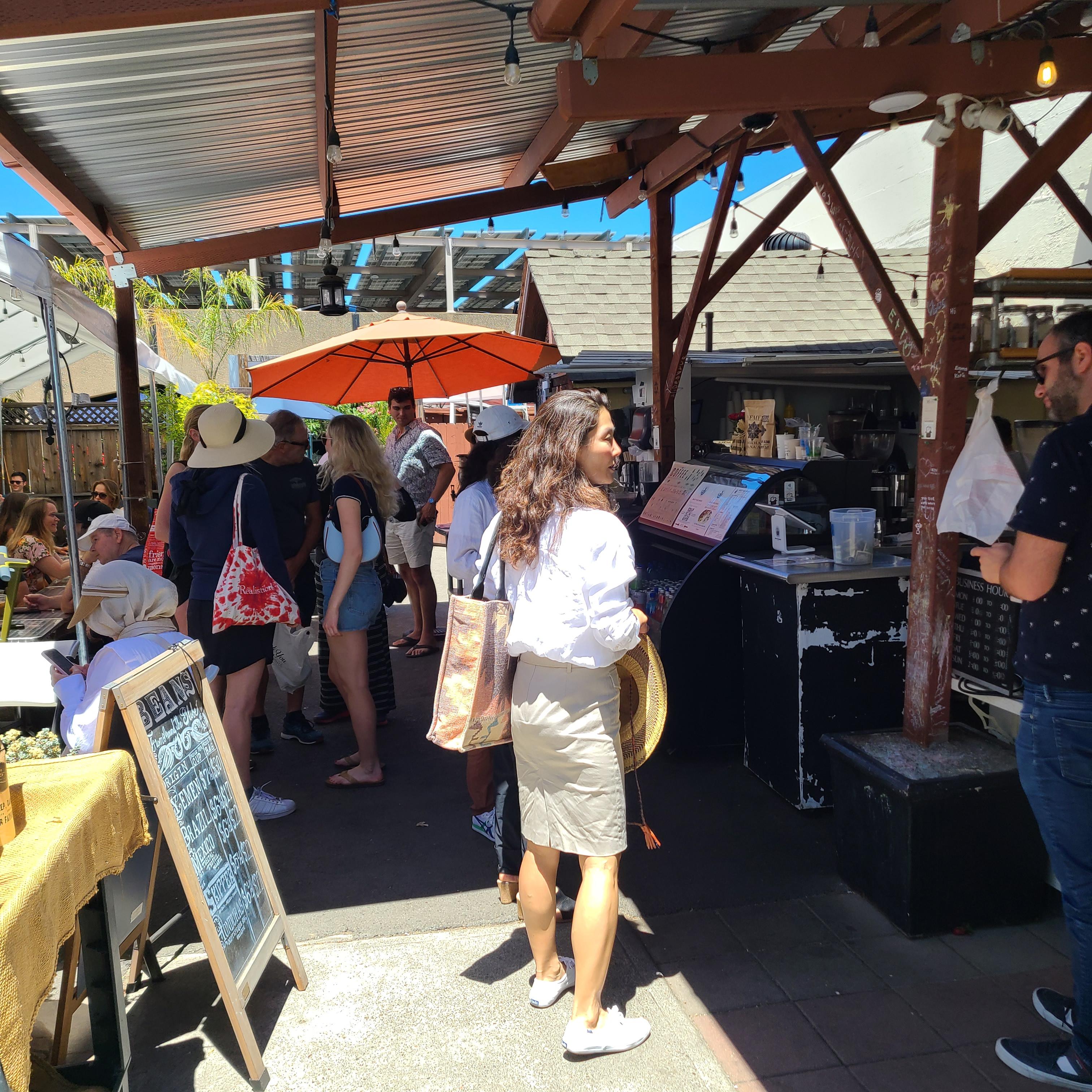 커피를 시킬 수 있는 카운터