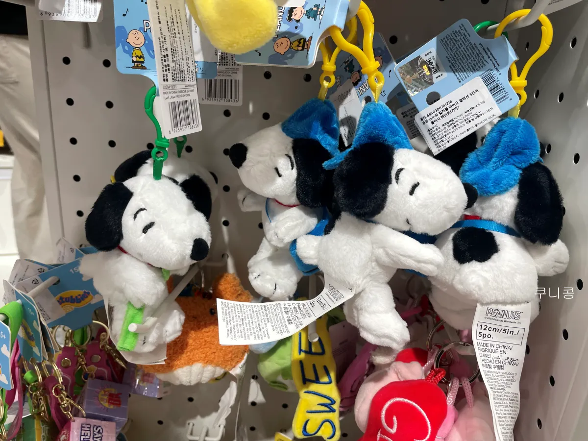 해리포터-미니언즈-스누피-캐릭터-굿즈-소품-구경하기-좋은-미니소-대학로점