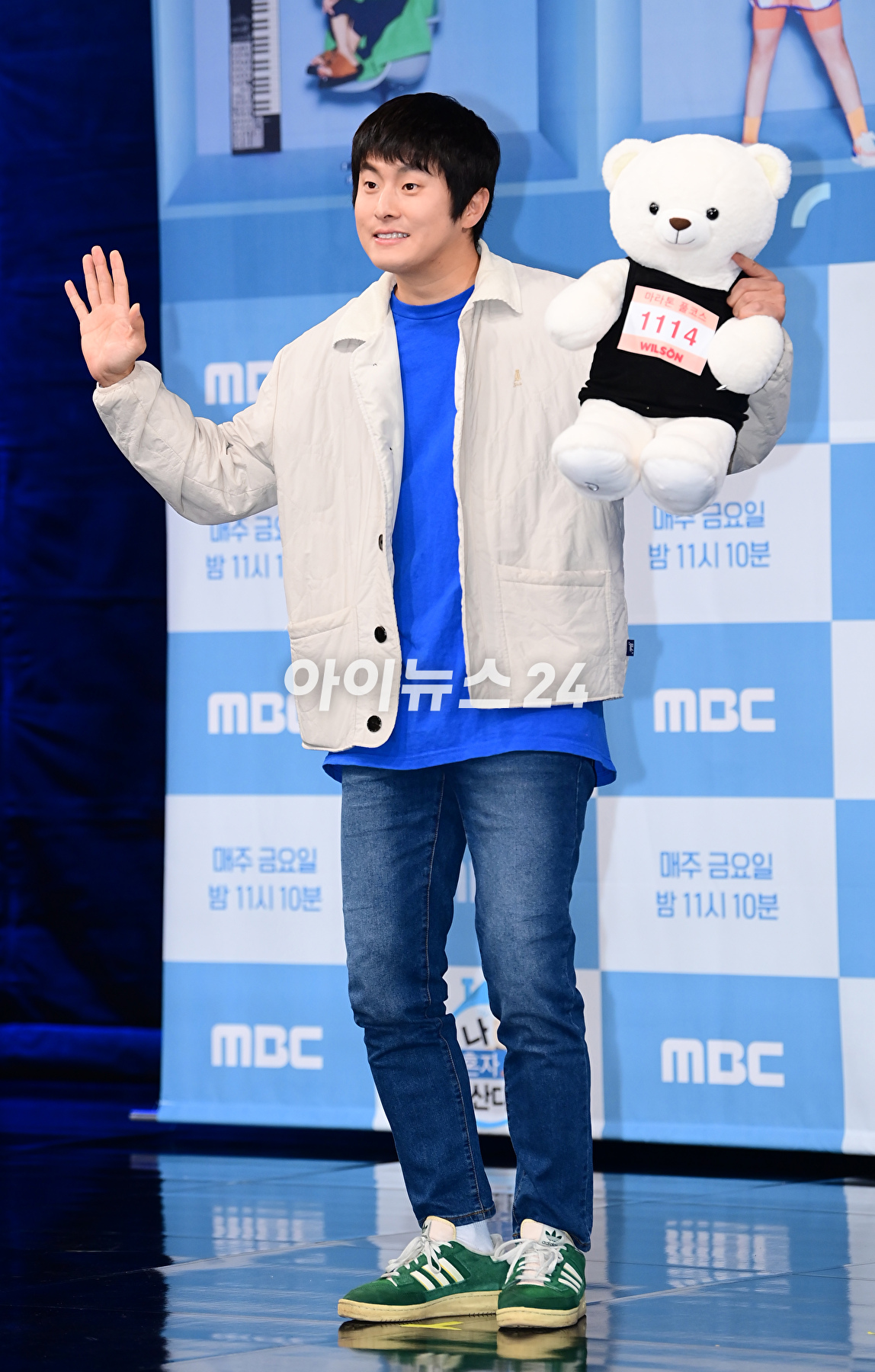 웹툰작가 겸 방송인 기안84가 4일 오후 서울 마포구 MBC 골든마우스홀에서 열린 MBC '나 혼자 산다' 10주년 기념 기자간담회에서 포즈를 취하고 있다. [사진=정소희 기자]