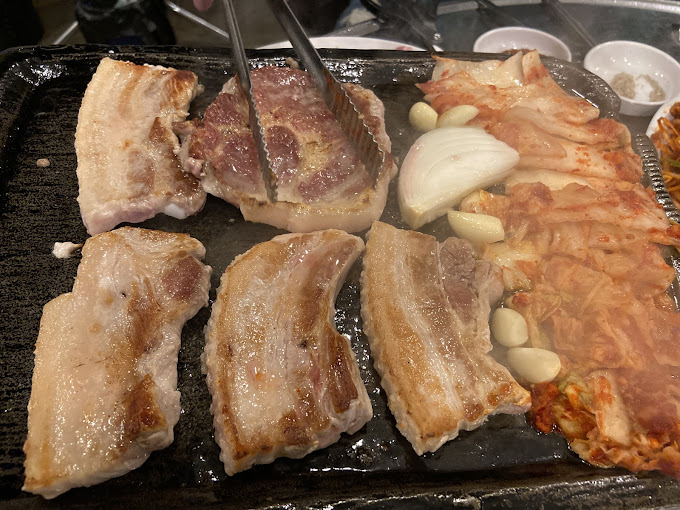 마포 합정동 삼겹살 '신김치생삼겹살'