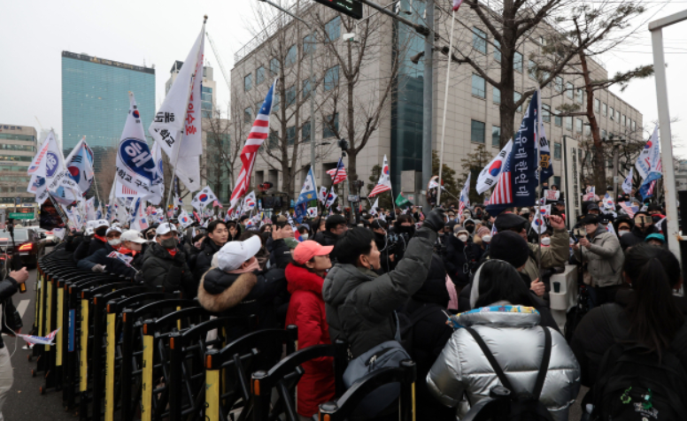 윤석열 대통령 탄핵 선고 생중계하는 학교 탄핵 선고 생중계 정보 