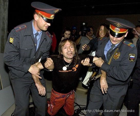 체포되는 알랭 로베르