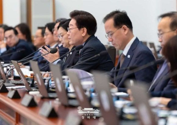 이 대통령 비공개 압박 논란 총정리｜국무회의 생중계 반발&middot;한성숙 총리 만찬&middot;장관 반대 발언&middot;레드팀 뜻