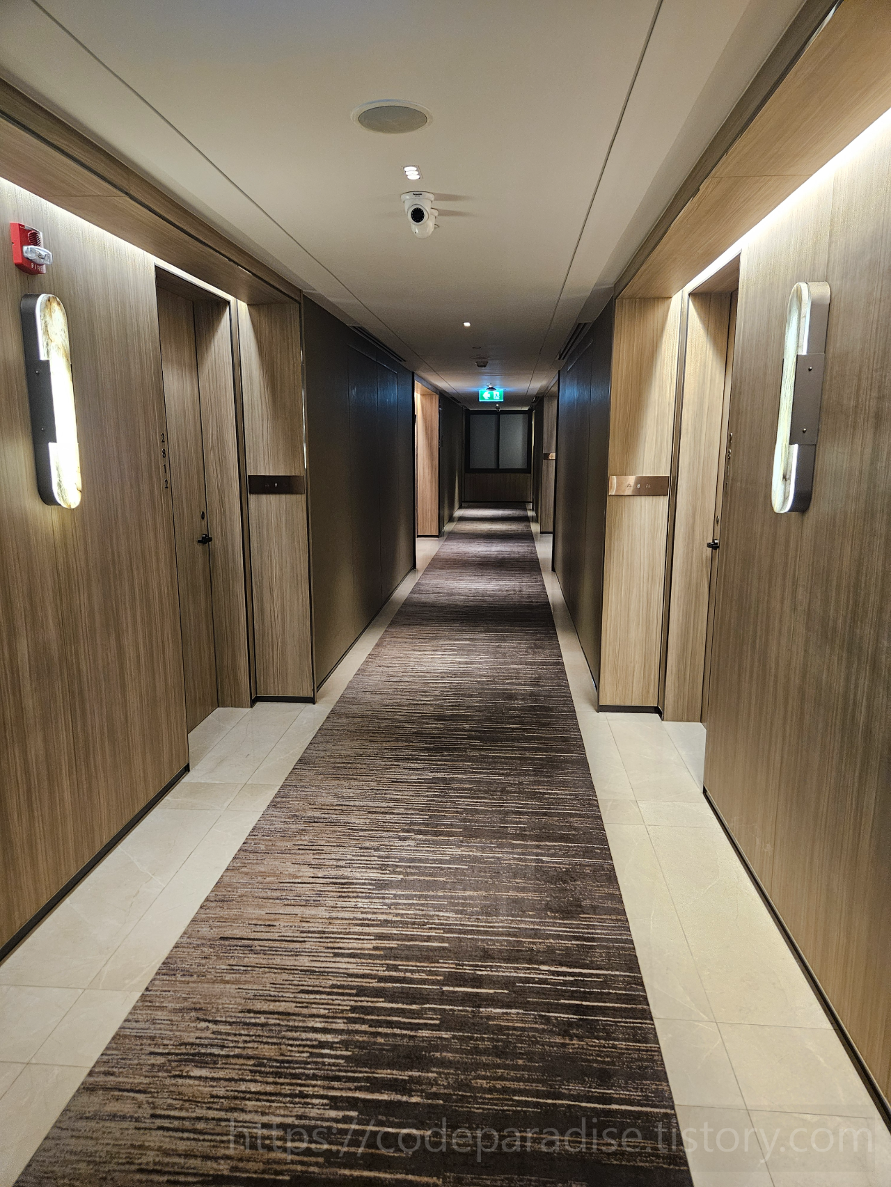 ํธํ
์ฌ์ง