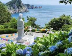 연화도 보덕암과 수국길의 고즈넉한 풍경