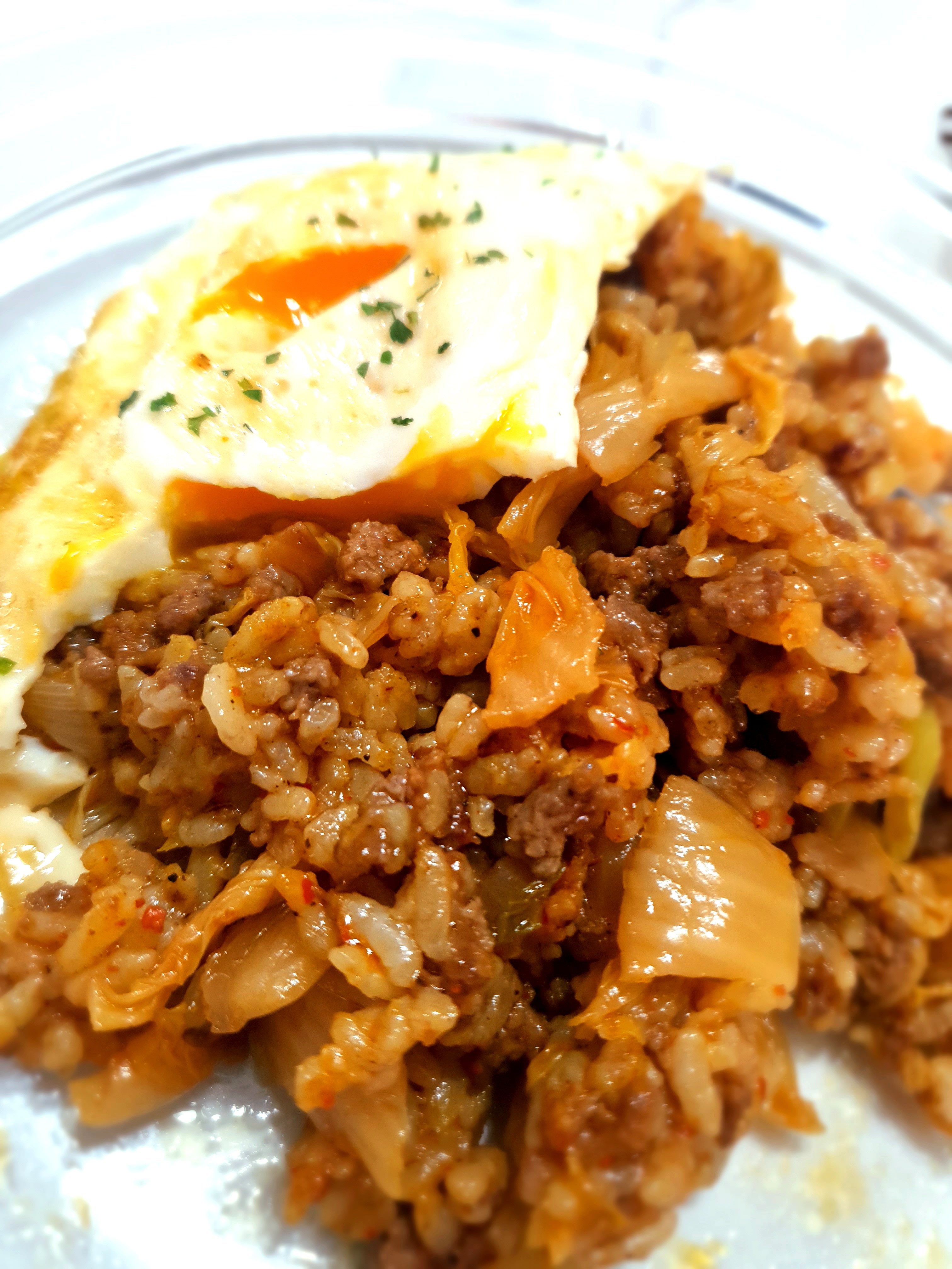 계란을-반숙으로-부쳐서-같이-먹으니-맛있어요.