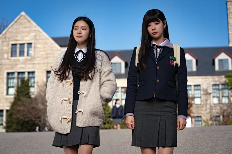 완벽한 가족에서 이수연 역을 맡은 최예빈