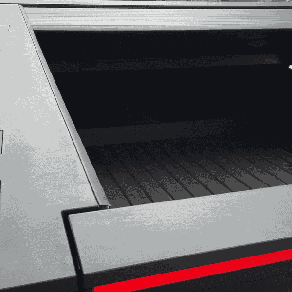 테슬라 강남스토어에 전시된 사이버트럭