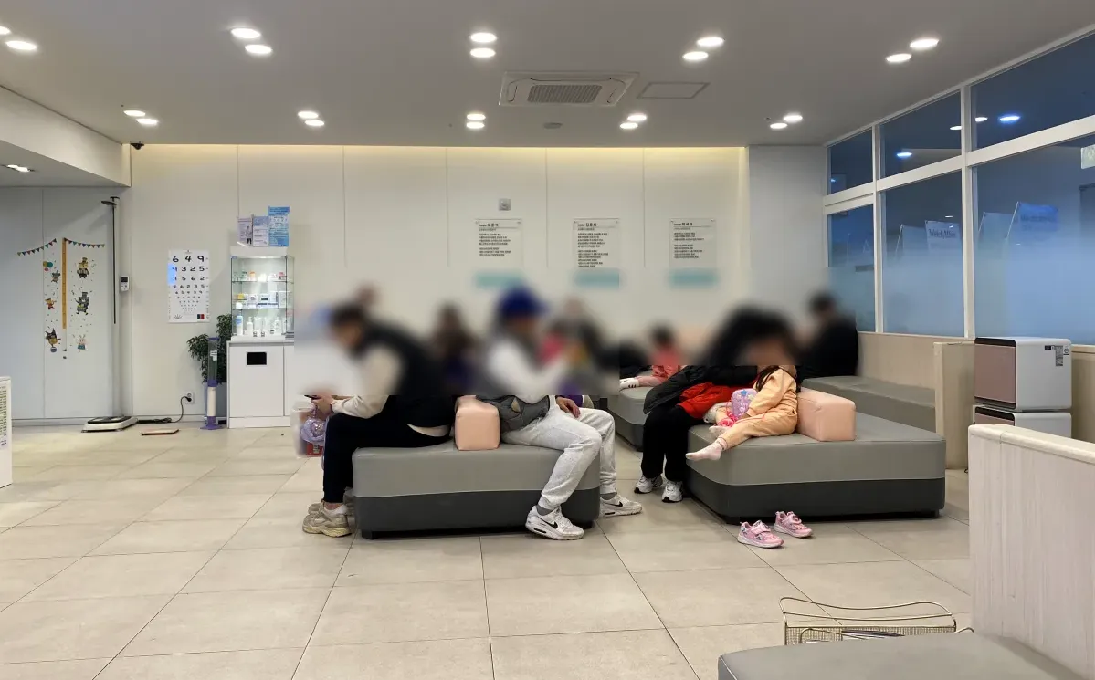 김포-걸포동-오케이김앤오소아청소년과-대기석