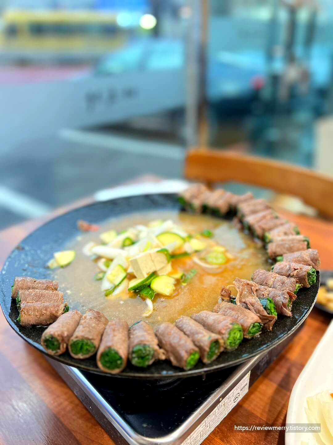 된장찌개와 고기말이 사진