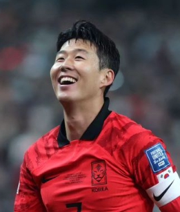 북중미 월드컵 3차 예선 미드필더 라인업 - 손흥민