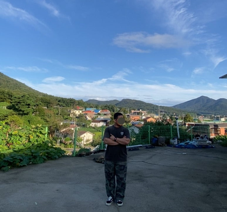 데일리룩(2025. 9. 17.)크림소다랩 스톤워싱 피그먼트 블랙화이트 반팔티셔츠, 플루크 와이드 카모 카고밀리터리 팬츠, 반스 올드스쿨 블랙화이트, 루미녹스 오렌지 블랙 3954