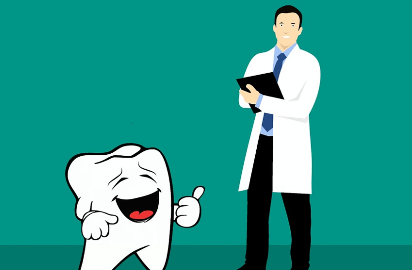 이가 시린 이유로 의사와 상담을 하고 웃고 있는 치아의 모습