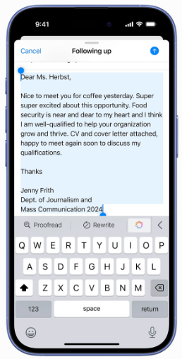 사용자는 글을 쓰는 모든 곳에서 텍스트를 다시 쓰고, 교정하고, 요약할 수 있습니다.