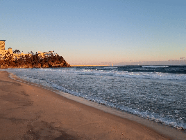 리조트 해변 파도.gif