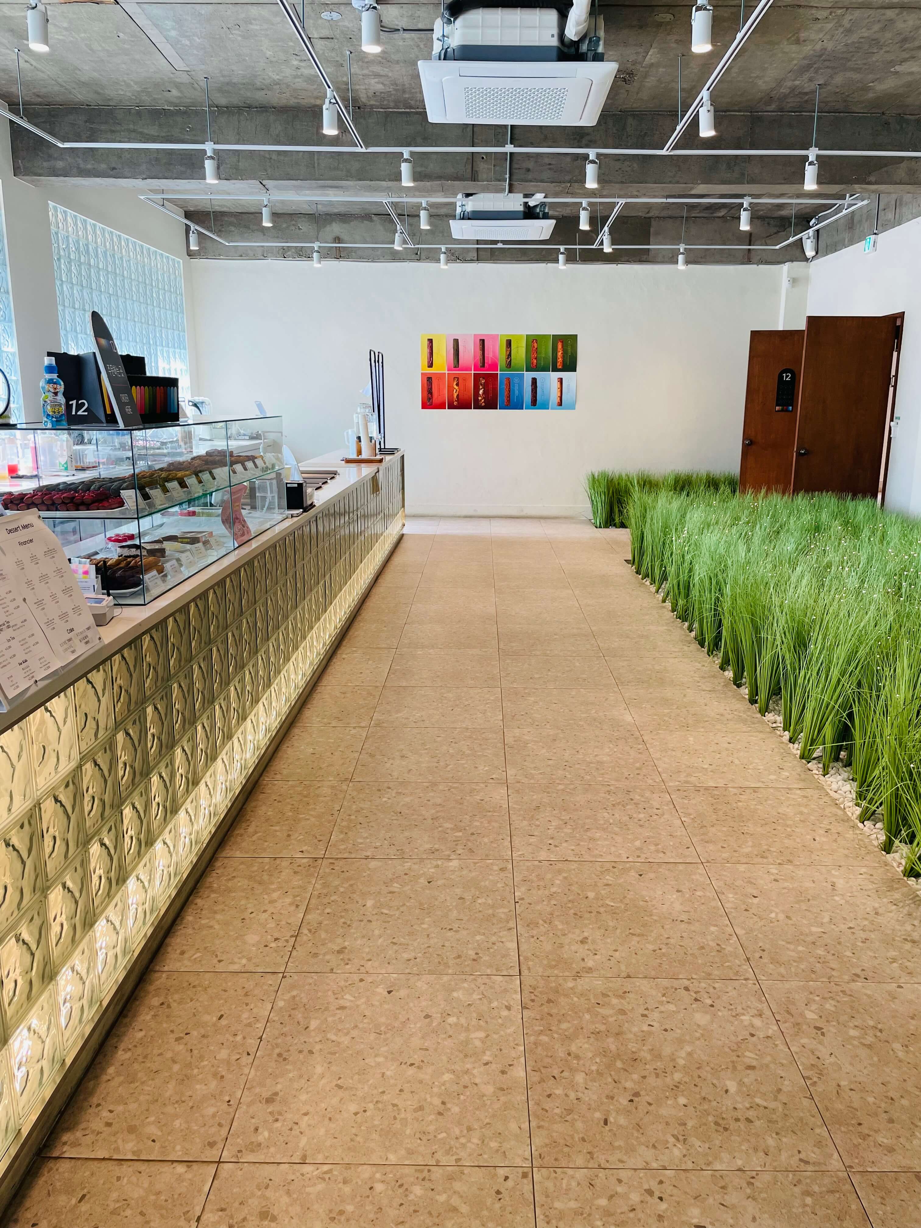 설날 여행 추천 밀양 사계절 카페 내부 모습