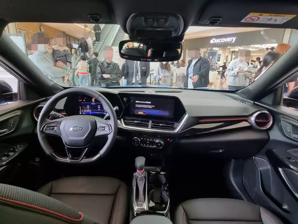 트랙스 크로스오버 RS 실내는 이렇습니다.