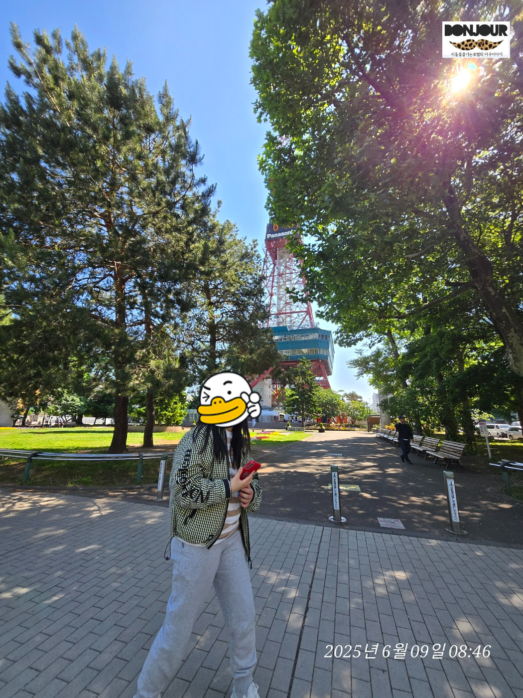 오도리공원 티비타워 앞에서 구경중인 4개월 임산부