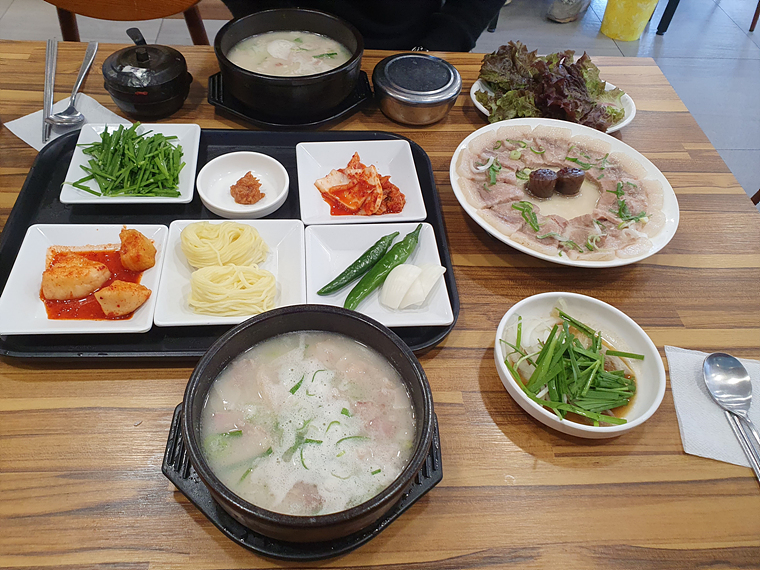 돼지국밥-2인분과-수육