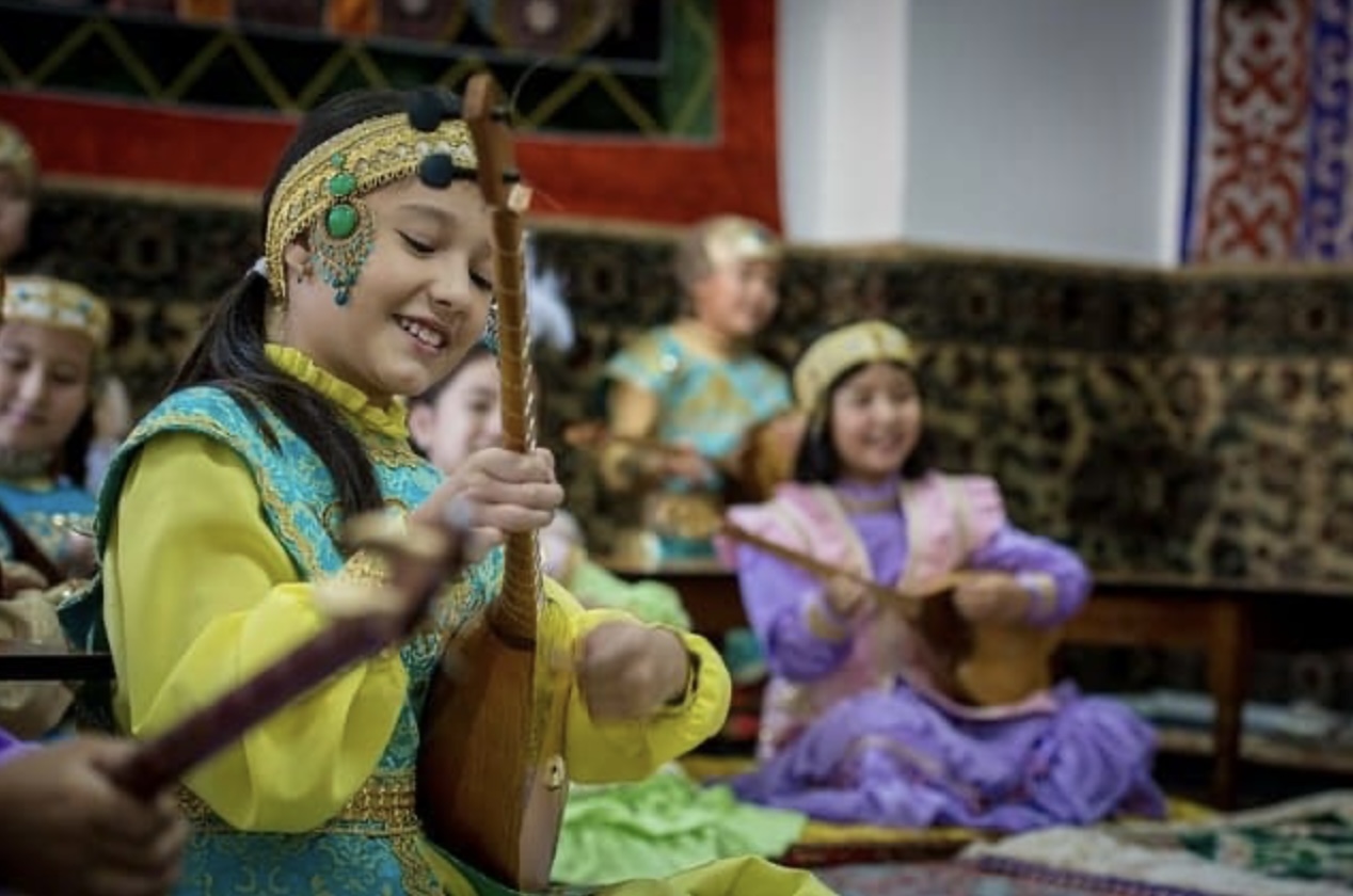 인도의 전통 악기: 시타르, 타블라, 그리고 그 의미