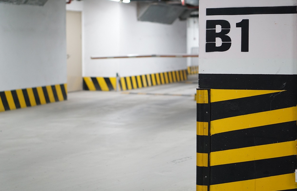 지하주차장에서, 멈춰 있는 것들의 철학