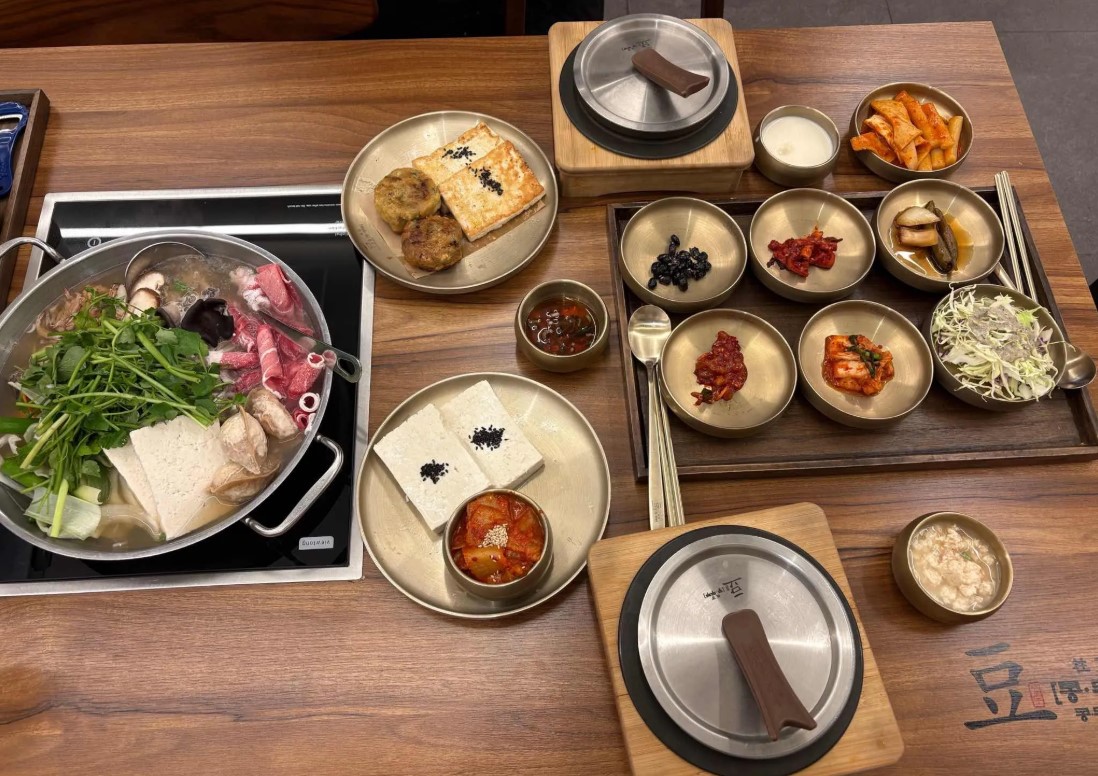 푸짐하고 맛있는 두부전골 정식