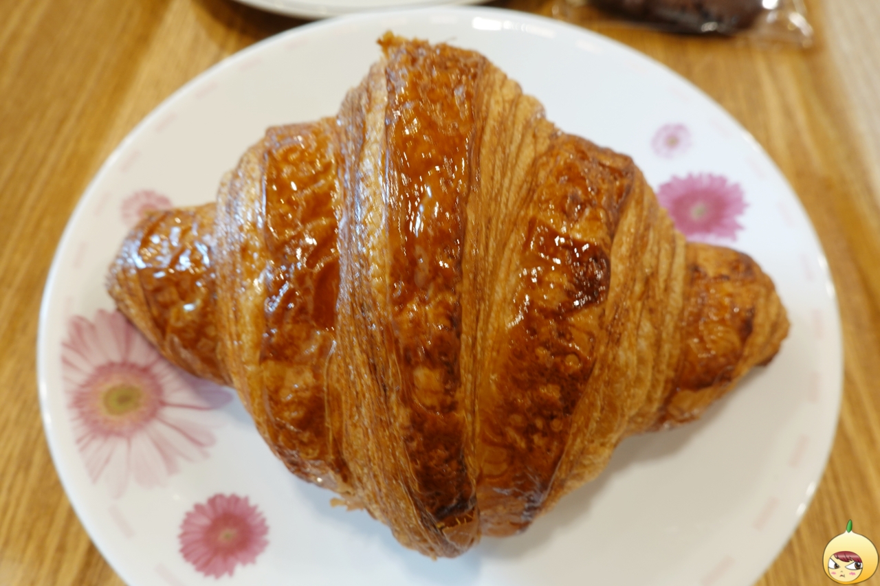 크루아상 앞