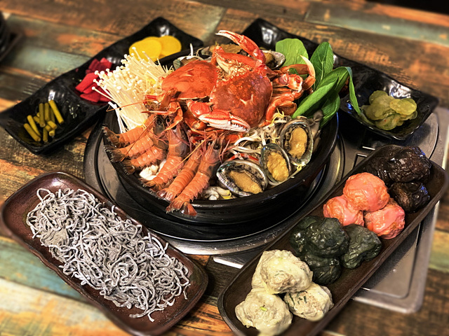 제주도 애월 맛집 현지인 추천 Best 10 제주달 애월해안도로본점 이춘옥원조고등어쌈밥 제주애월본점 제주 정직한돈 고이정 애월흑돼지 보리짚불구이 동경밥상 장인의집[본점] 갈치바다 애월 해물통라면 문개항아리 애월해안도로점 한라소곱창 애월 온기